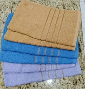 Você já se perguntou para que servem as faixas lisas nas toalhas? Descubra agora a verdadeira função desse detalhe e como ele influencia na durabilidade, absorção e estética das peças!